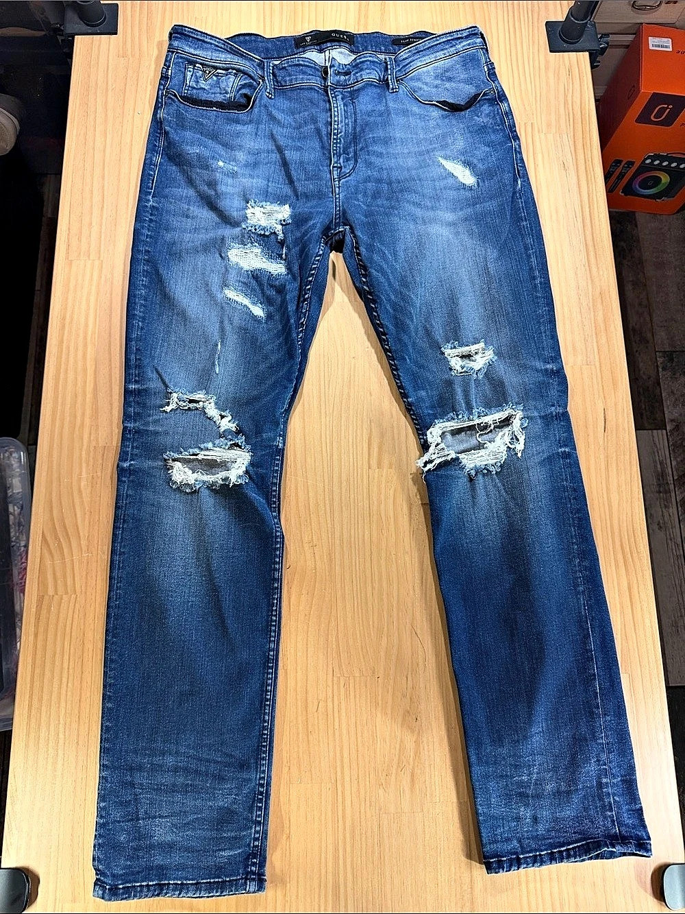 GUESS SEXY STRAIGHT Distressed Straight Leg Jeans in Blue B18